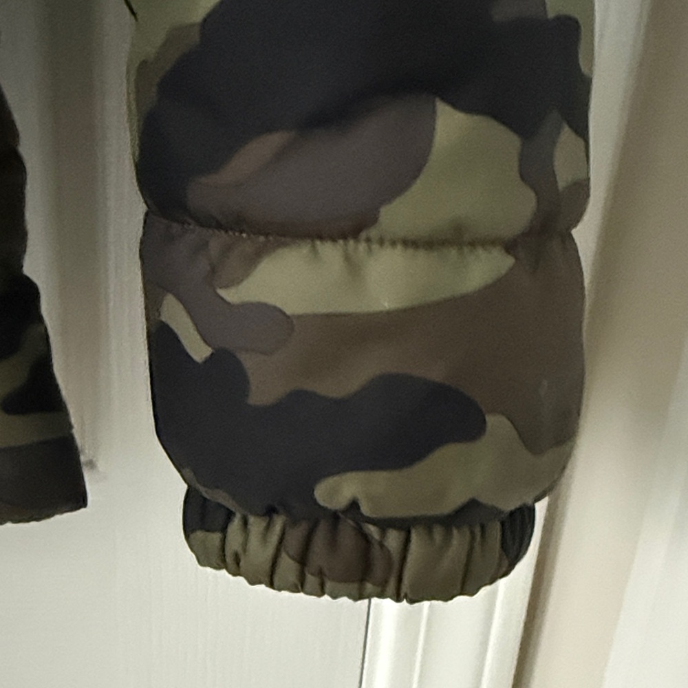 The North Face Kids Camo Puffer Jacket - Black and Brown - reversible - Picture 5 of 11